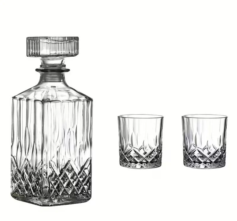 Elegantný set na whisky s personalizovaným gravírovaním (dekantér a 2 poháre)
