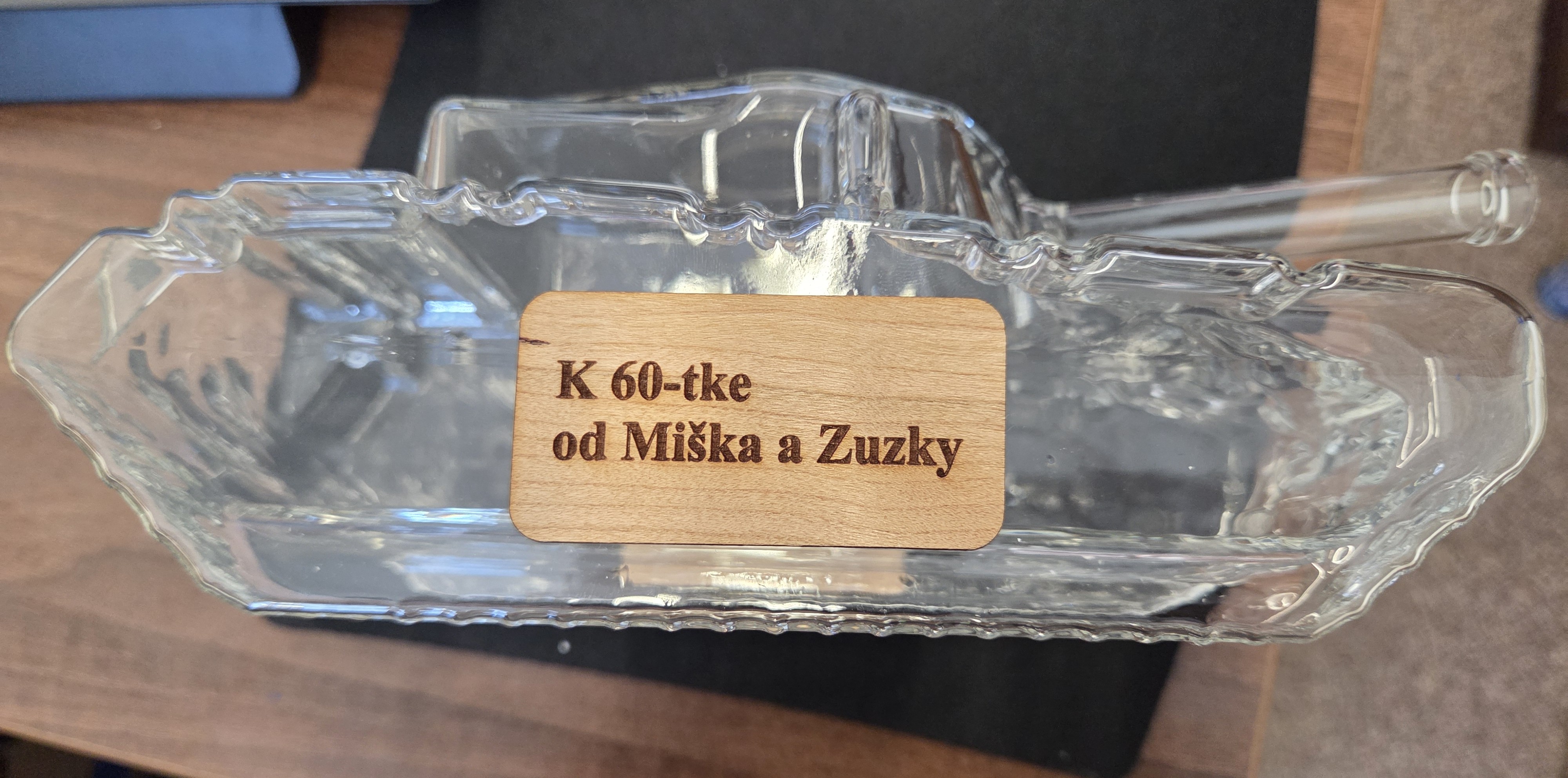 Prémiová VIP personalizácia: Kožené a drevené detaily na mieru (Na vyžiadanie)