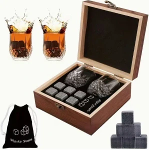 Drevená darčeková sada na whisky s personalizovaným gravírovaním