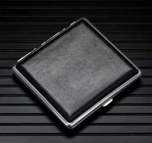 Elegantné puzdro na cigarety z PU kože s gravírovaním