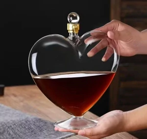 Personalizovaná karafa v tvare srdca (1000 ml)