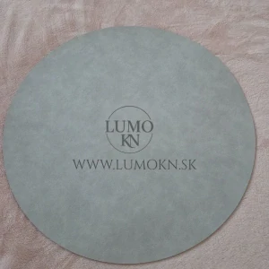 Luxusné okrúhle prestieranie s gravírovaním (38 cm)