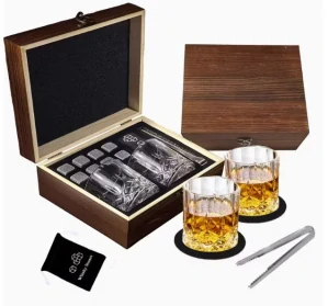 Veľká drevená darčeková sada na whisky s personalizovaným gravírovaním