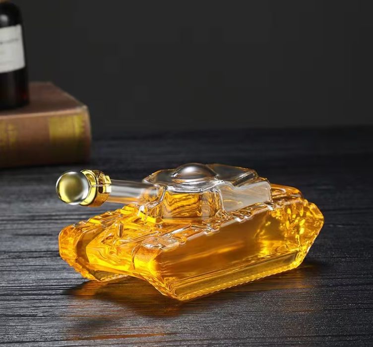 Exkluzívna Karafa "PANZER" (Tank) s gravírovaním - 1000 ml