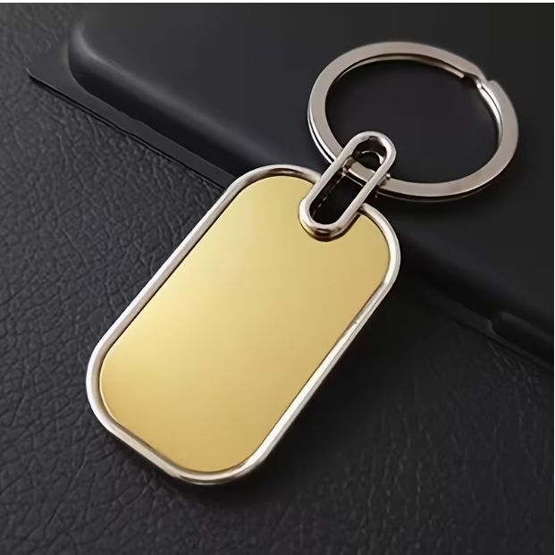 Prémiová zlatá kovová kľúčenka s personalizovaným gravírovaním