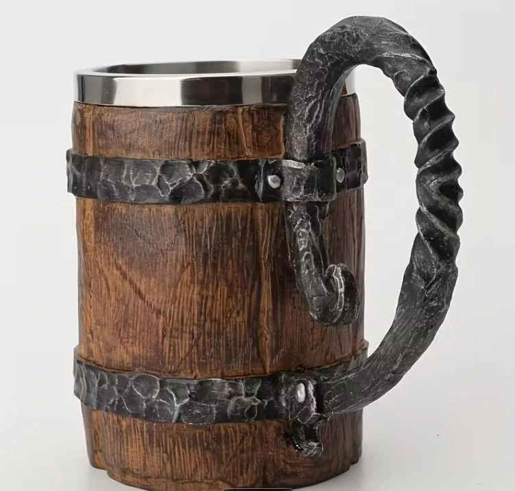 Vikingský krígeľ s personalizovaným koženým emblémom