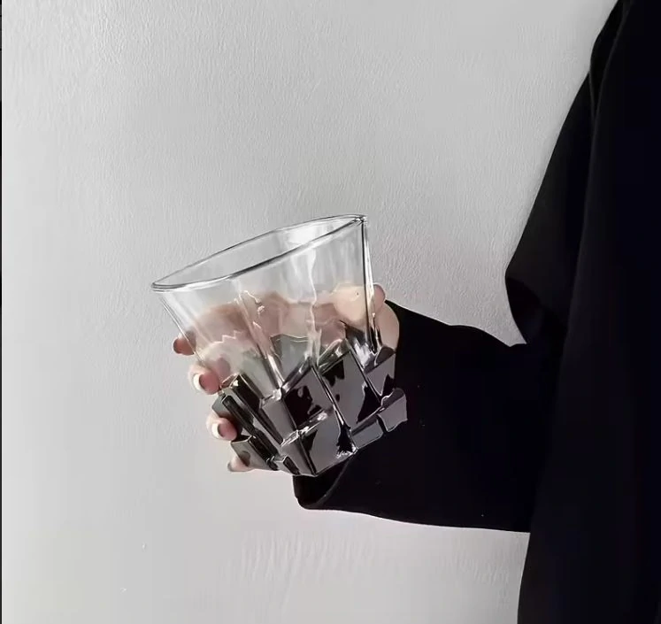 Dizajnový pohár na whisky 'Black Ice' s gravírovaním
