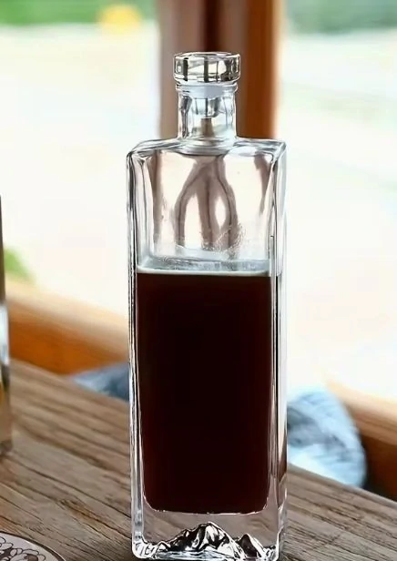 Elegantná štvorcová fľaša s gravírovaním (500 ml)