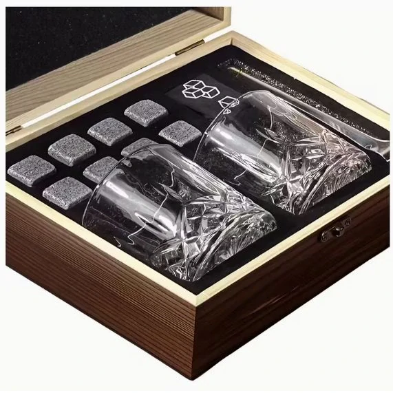 Veľká drevená darčeková sada na whisky s personalizovaným gravírovaním