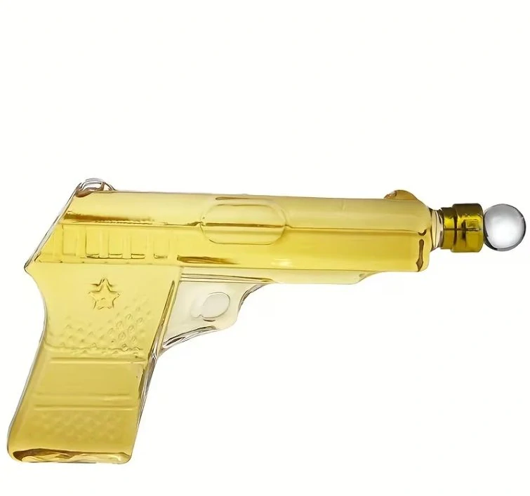 Exkluzívna sklenená karafa "GOLDFINGER" (Pištoľ) s gravírovaním - 500 ml