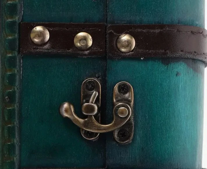 Drevená vintage truhlica s personalizovaným gravírovaním 