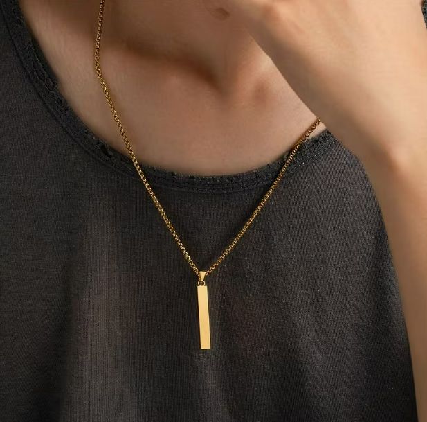náhrdelník s hranatým príveskom